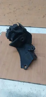 Toyota Avensis T250 Engine mount bracket