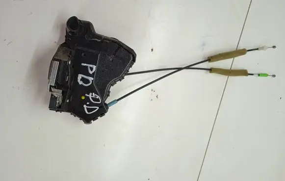 Toyota Prius+ (ZVW40) Front door lock