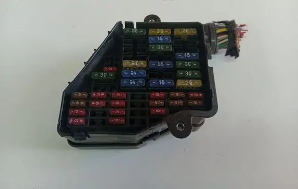 Volkswagen PASSAT B5 Fuse box set 0725496