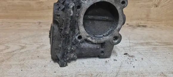 Volvo V70 Throttle valve 30711551