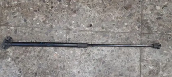 Opel Corsa D Tailgate strut 13182537