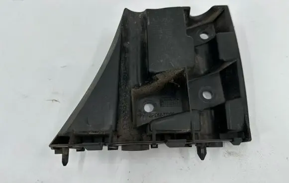 Volvo V40 Front bumper mounting bracket 31425110
