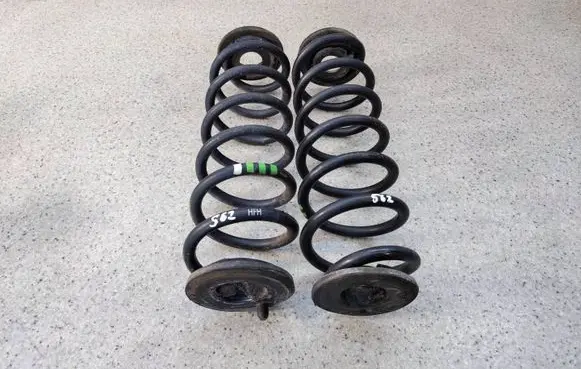 Volkswagen Touran II Rear coil spring 