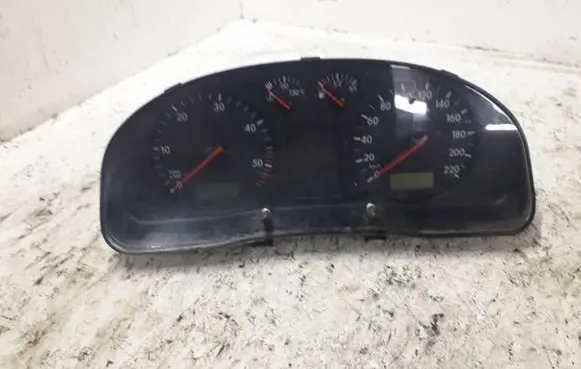 Volkswagen PASSAT B5 Speedometer (instrument cluster)