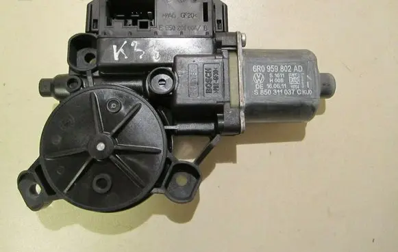 Volkswagen Polo V 6R Front door window regulator motor 6R0959802AD