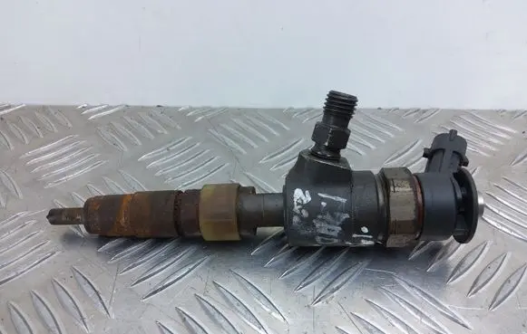 Peugeot 208 Fuel injector 0445110339