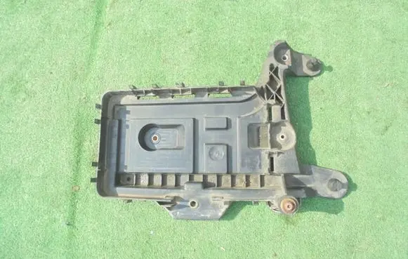 Volkswagen PASSAT B6 Battery tray 1K0915393C