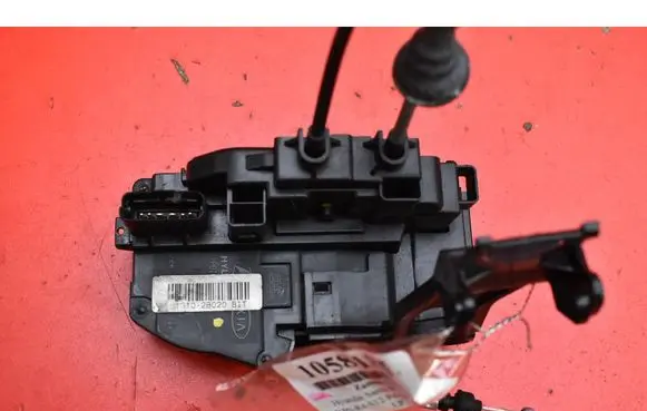 Hyundai Santa Fe Front door lock 813102B020