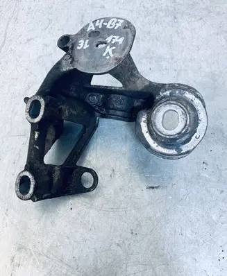 Audi A4 S4 B7 8E 8H Engine mounting bracket 8E0199351
