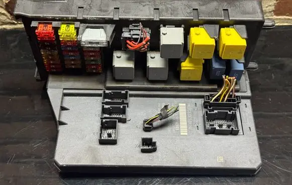 Mercedes-Benz Sprinter W906 Fuse module A9069006303 A9069017501 A9069024301