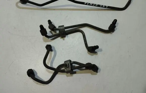 Toyota Corolla Verso AR10 Fuel injector supply line/pipe 