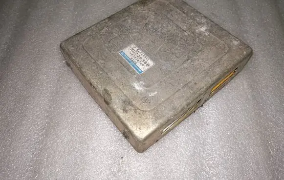 Mitsubishi Galant Eterna Engine control unit/module MD729380 X4T33076A