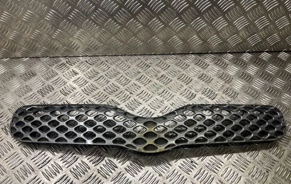 Toyota Yaris Front bumper upper radiator grill