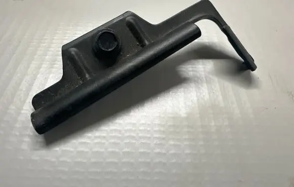 Battery bracket