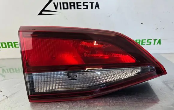 Tailgate rear/tail lights