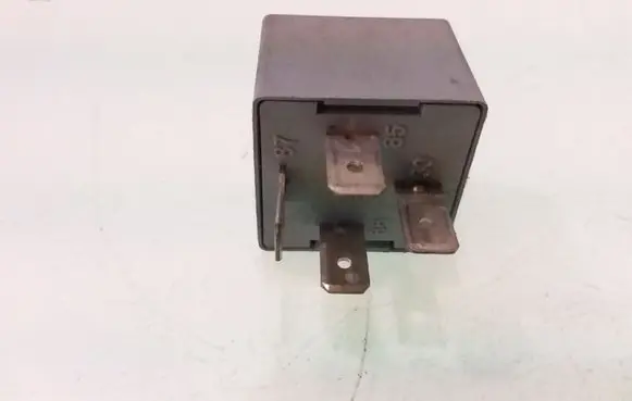 Volkswagen PASSAT B5.5 Other relay 141951253B 20240072