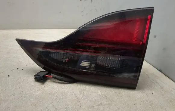 Tailgate rear/tail lights