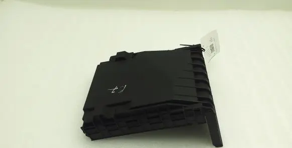 Volkswagen PASSAT B7 Fuse box cover 1K0937132F 1K0937132G
