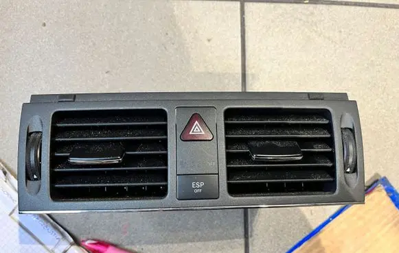 Mercedes-Benz C W204 Dash center air vent grill 2048305754