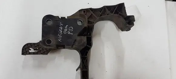 Renault Megane II Front bumper mounting bracket 8200137496