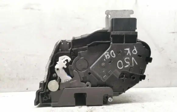 Volvo V50 Front door lock 30799335