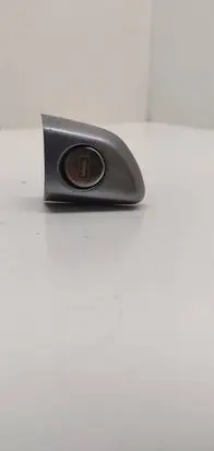 Peugeot 2008 II Front door lock