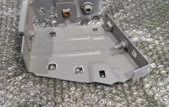 Renault Master III Fender mounting bracket 631438806R