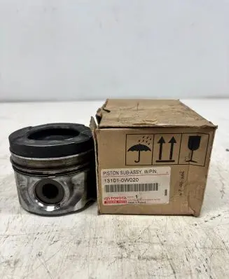Toyota Land Cruiser (J200) Piston 131010W020 131010W021 131010W020A0