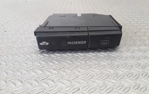 Toyota Avensis T250 Windscreen/window heater switch 8479005110D