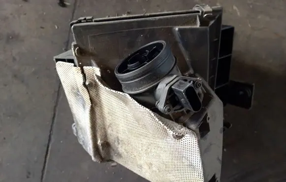 Volkswagen PASSAT B5.5 Air filter 52160-2 0281002487 3b0129607