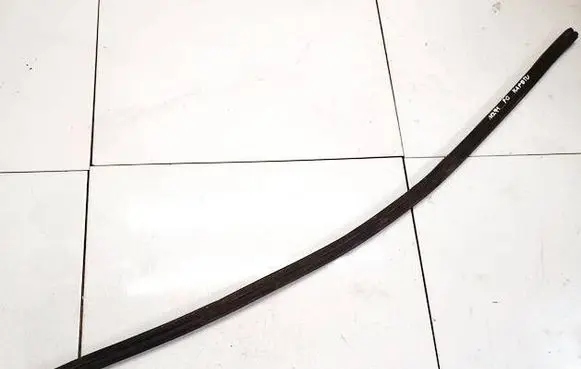 Jeep Grand Cherokee (WK) Engine compartment rubber