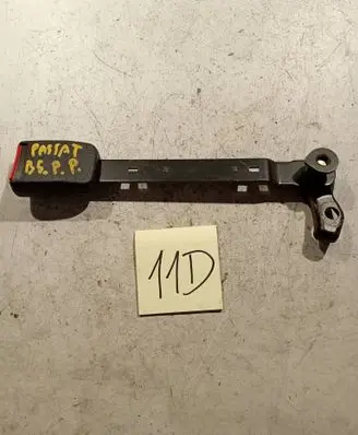 Volkswagen PASSAT B5 Front seatbelt buckle 1H0857756