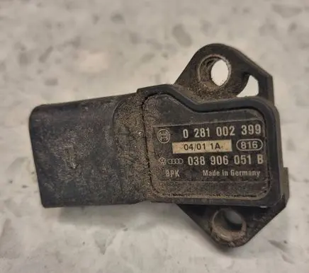 Volkswagen Golf V Air pressure sensor 038906051B 0281002399