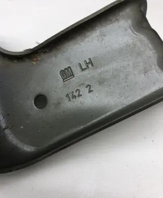 Opel Insignia A Fender mounting bracket