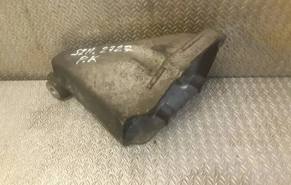 Mercedes-Benz E W211 Engine mounting bracket 6132230404 A6132230404