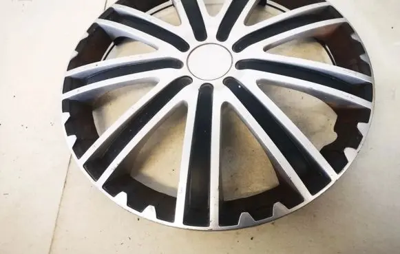 Volkswagen Golf IV R14 wheel hub/cap/trim 