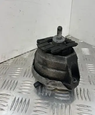 BMW 5 E60 E61 Engine mount bracket 6769874 15934612