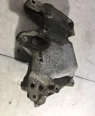 Opel Vivaro Engine mounting bracket 112313054R