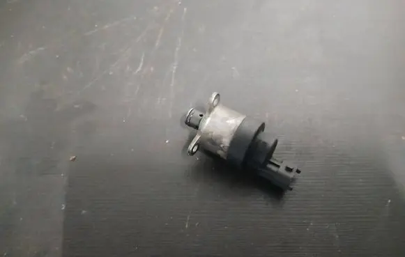 Volvo S60 Fuel pressure regulator 0928400
