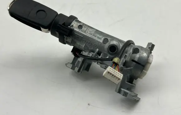 Volkswagen PASSAT B7 Ignition lock 1K0905851B