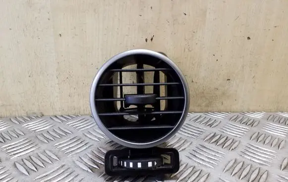 Land Rover Discovery 3 - LR3 Dash center air vent grill JBD500140XXX