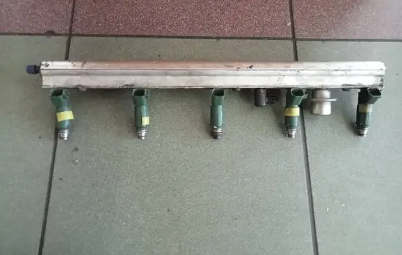 Volvo S80 Fuel injector 9470229