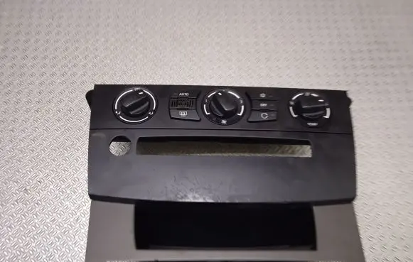 BMW 5 E60 E61 Climate control unit 6411695062801