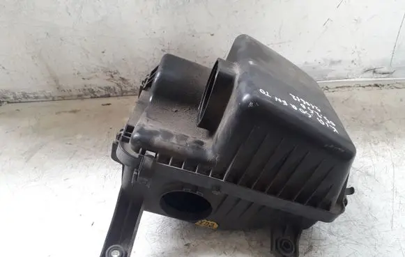KIA Sorento Air filter box YO3