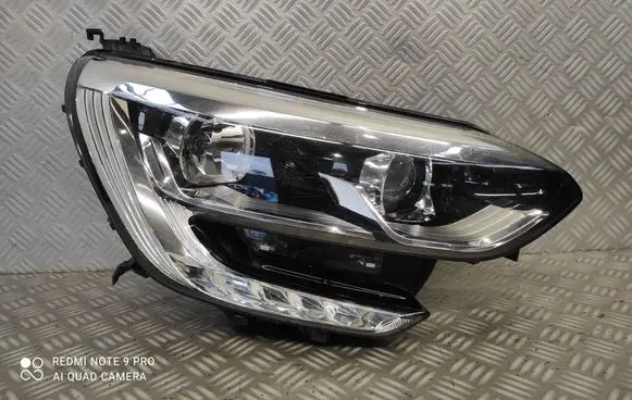 Renault Megane IV Headlight/headlamp 260102555R 90060921