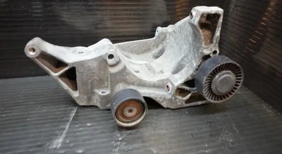 BMW 3 E90 E91 Generator/alternator bracket 7802639