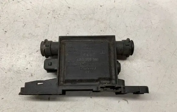 Audi A6 S6 C4 4A Door central lock control unit/module 4A0959981 PA6GF30 D10400