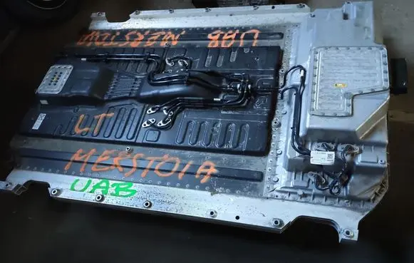 Mercedes-Benz EQC Hybrid / electric car battery A2933407300