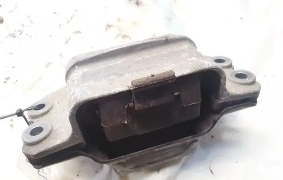 Skoda Octavia Mk2 (1Z) Engine mount bracket 1k0199555