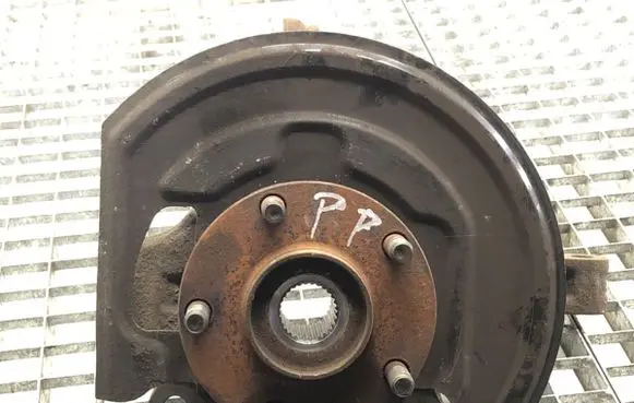 Nissan Qashqai Front wheel hub spindle knuckle